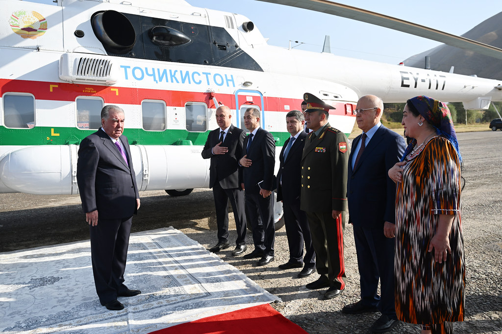 Imomali Rahmon ishchi tashrif bilan Rasht viloyatiga keldi.