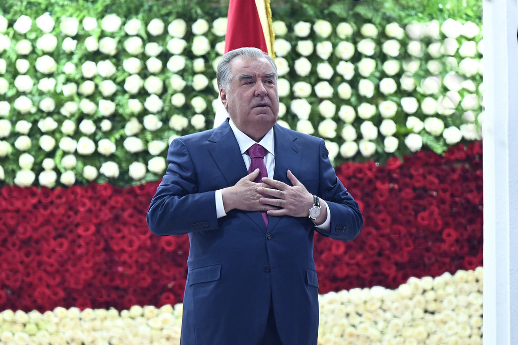 Imomali Rahmon Tojikiston davlat mustaqilligining 35 yilligi sharafiga Rasht viloyatida o'tkazilgan bayram tadbirida ishtirok etdi.