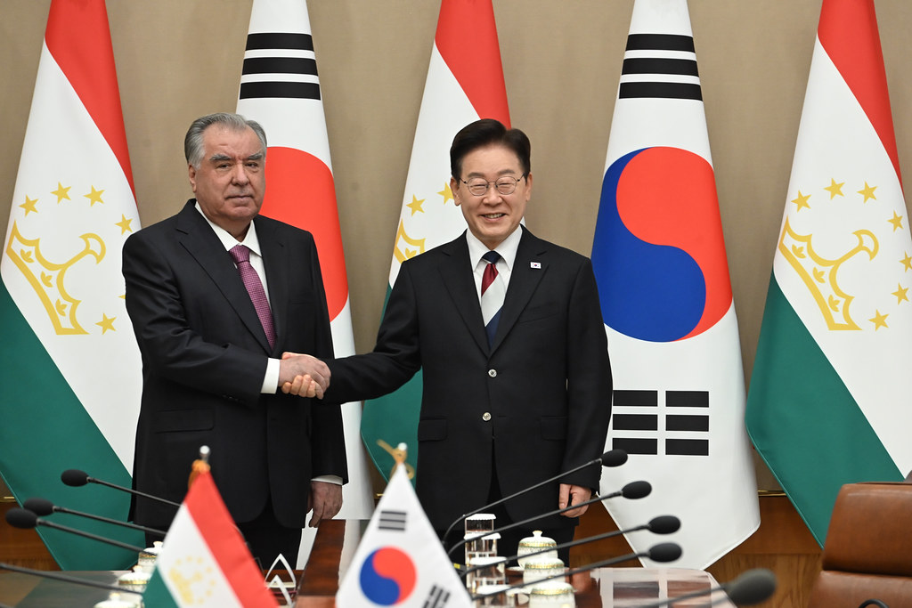 Seulda Tojikiston Respublikasi va Koreya Respublikasi o'rtasida yuqori darajadagi uchrashuv va muzokaralar bo'lib o'tdi.