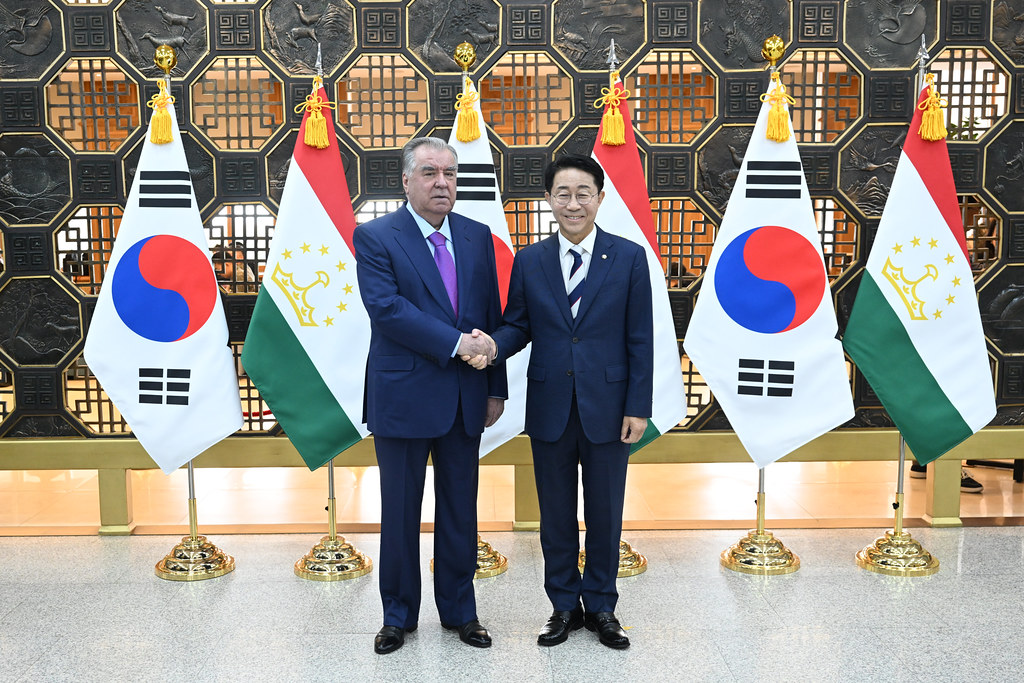 Imomali Rahmon Koreya Respublikasi Milliy Assambleyasi raisi Cho Jong-sik bilan uchrashdi