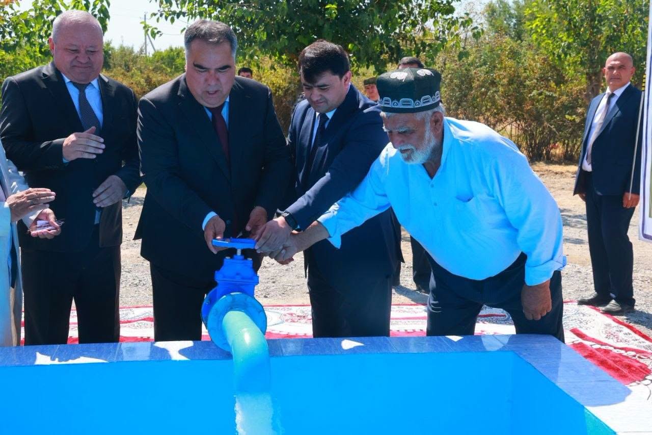 Zafaroboddagi 400 oilani yangi suv ta'minoti liniyasi suv bilan ta'minlaydi.