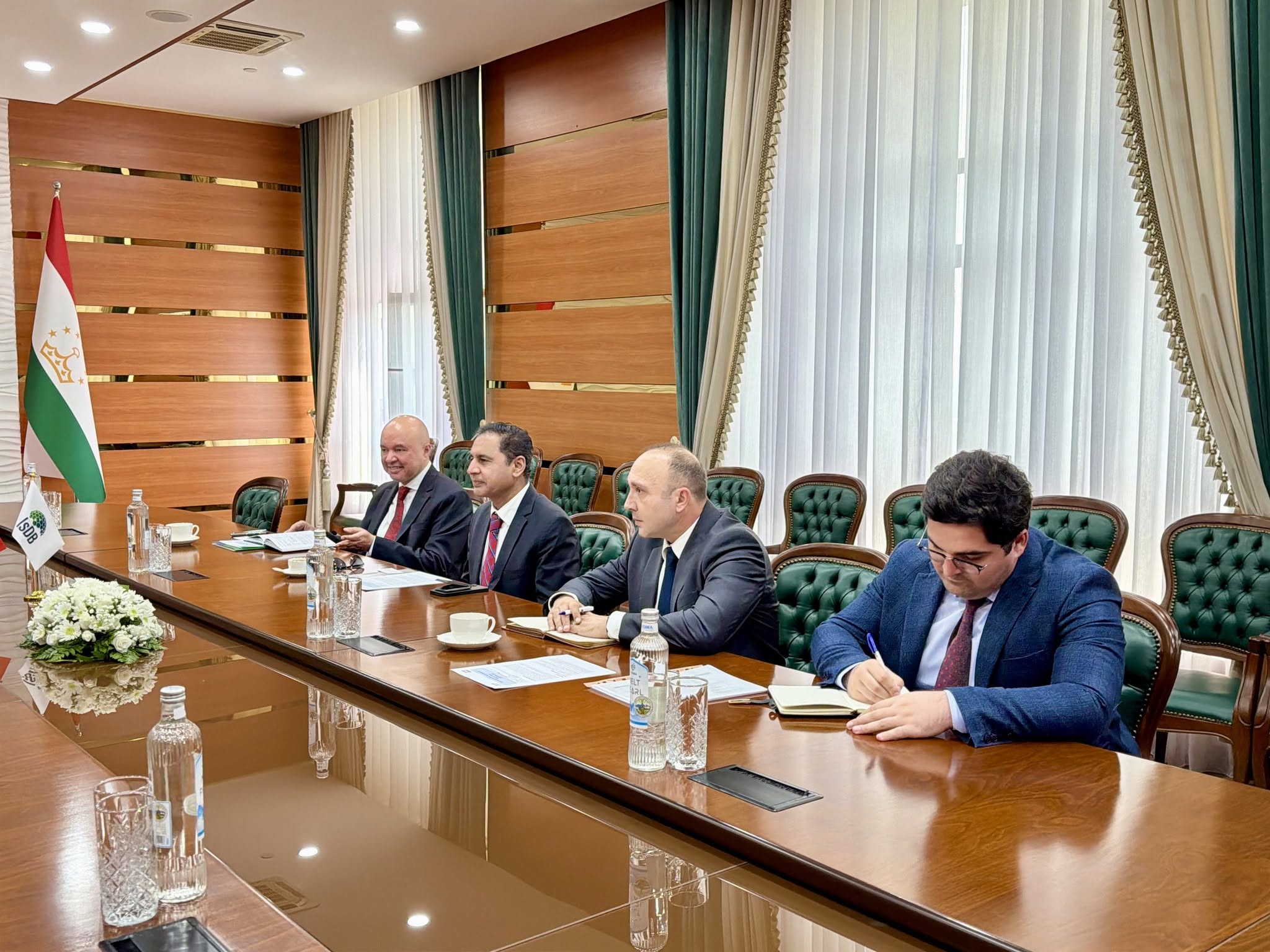 Tojikiston va Islom taraqqiyot banki energetika sohasiga investitsiyalar va Rogʻun gidroelektrostansiyasini qurish masalalarini muhokama qilishdi.
