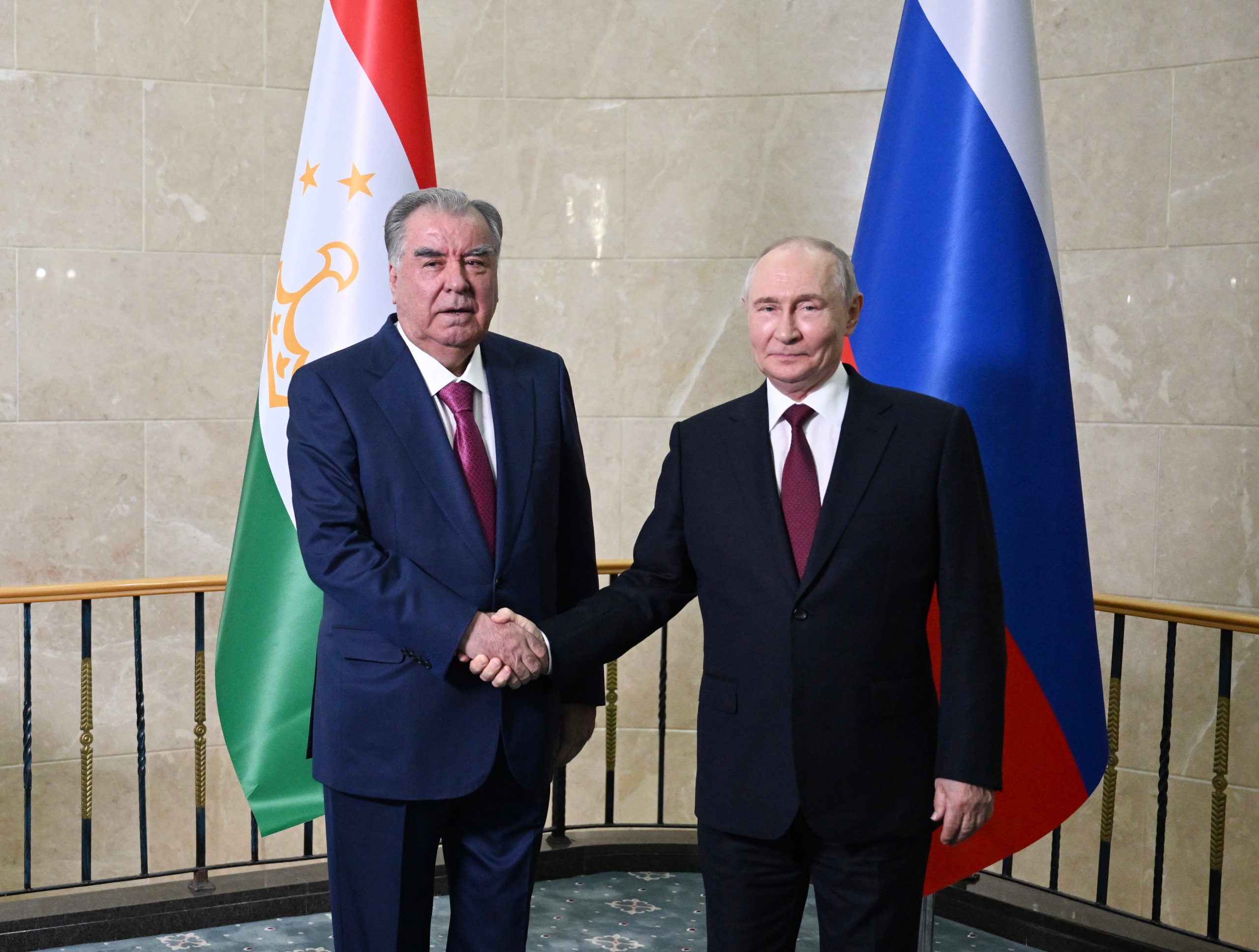 Imomali Rahmon va Vladimir Putin xavfsizlik, savdo va energetika masalalarini muhokama qilishdi.