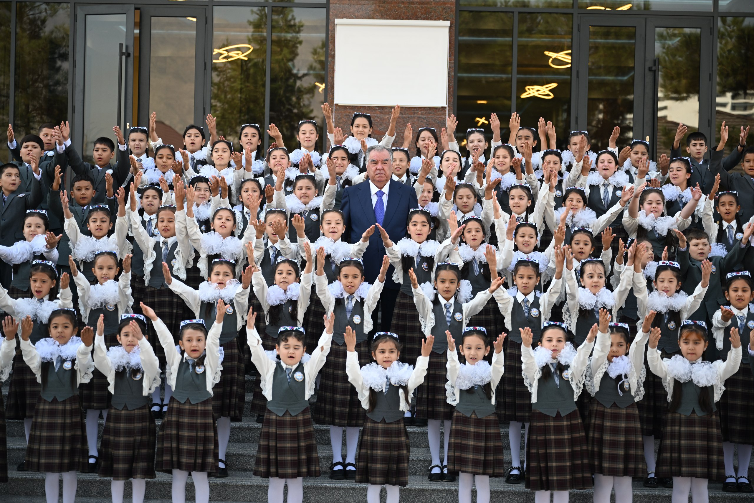 Xo'jandda yangi maktablar, bolalar bog'chasi va ijtimoiy obyektlar ochildi.