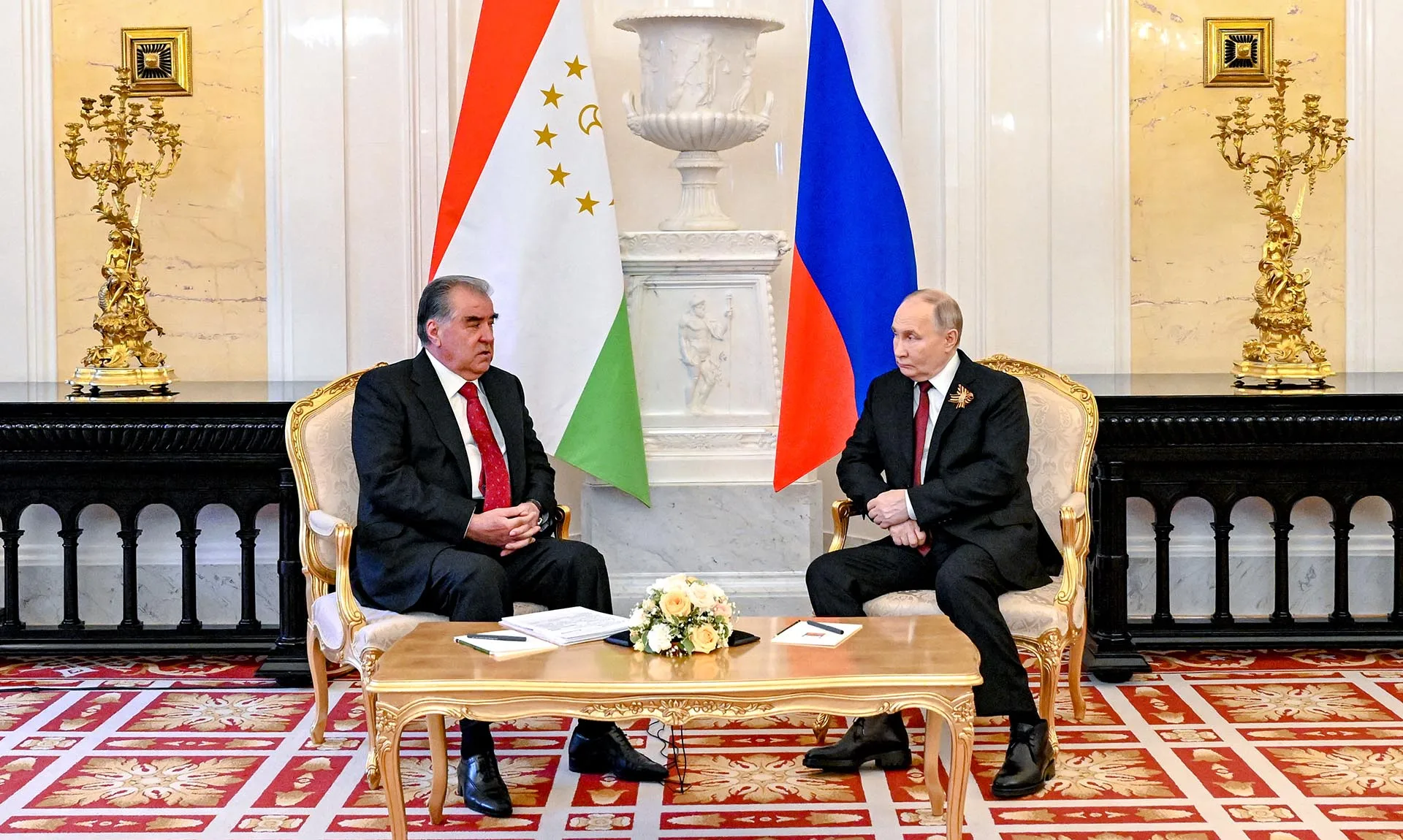 Emomali Rahmon Putinni Rossiya Davlat Dumasiga saylovlar o'tkazilgani bilan tabrikladi.
