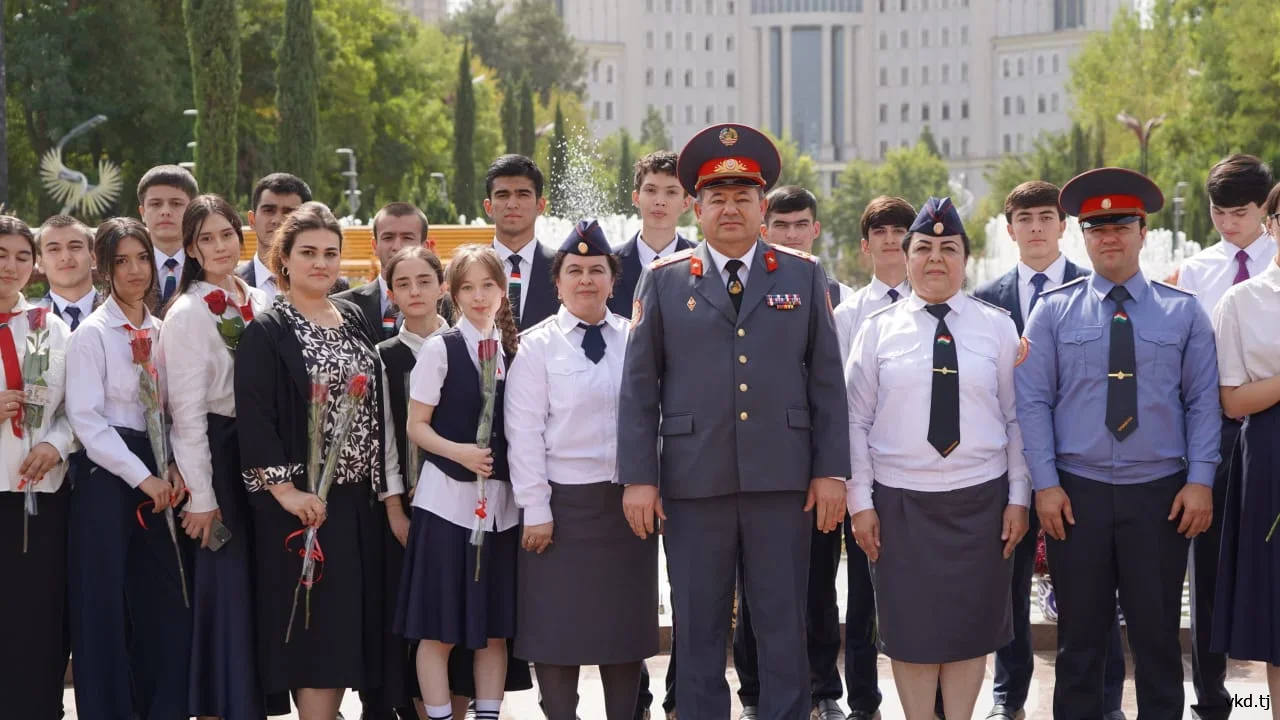 Poytaxtimizdagi Rudakiy bog'ida talabalar uchun pasport topshirish marosimi bo'lib o'tdi.